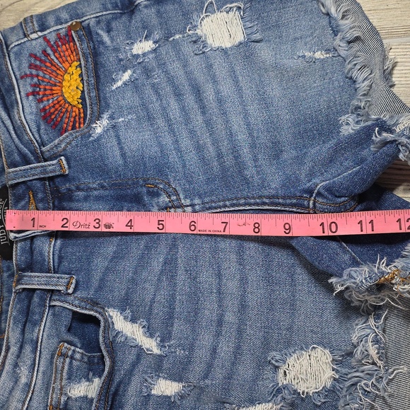 Judy Blue Distressed Denim Jean Shorts You Are My Sunshine Womens Size Small - Picture 7 of 10